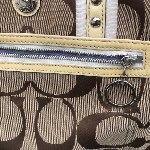 Coach # D1198-F14878 Daisy Signature Tote Bag - Picture 8 of 13